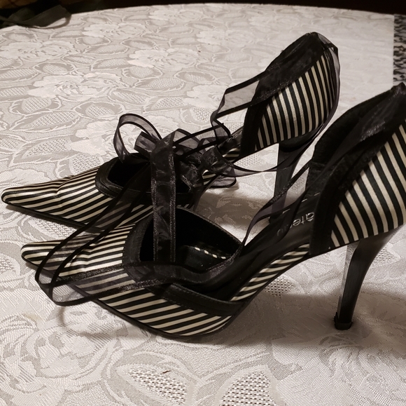Shoes - Picture 2 of 4